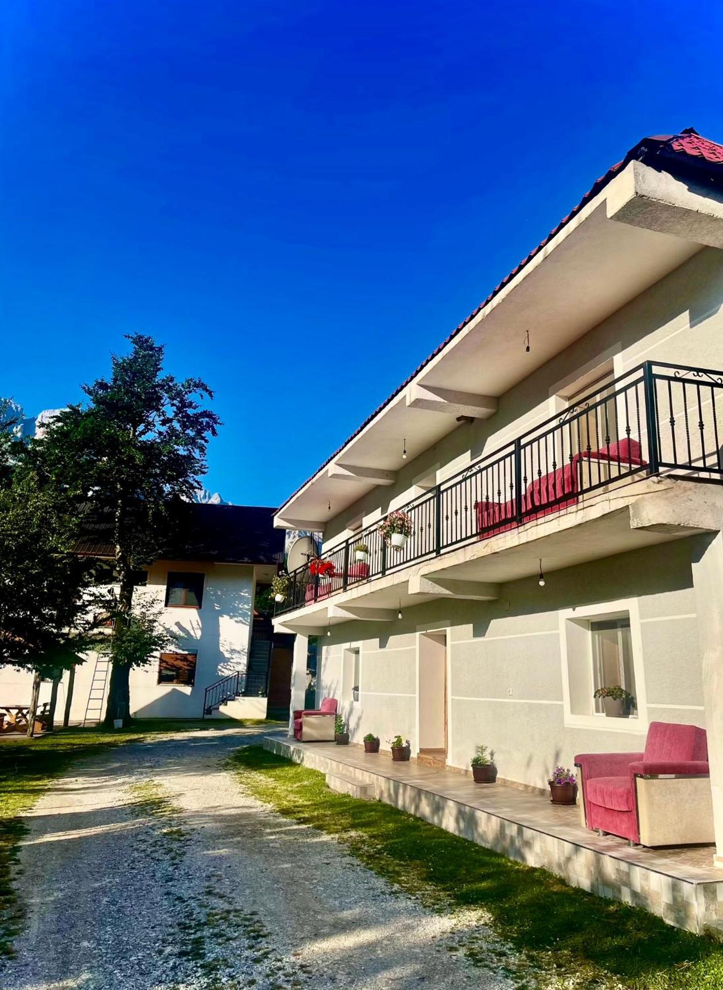 Lazer Cardaku guest house Valbone Extérieur photo