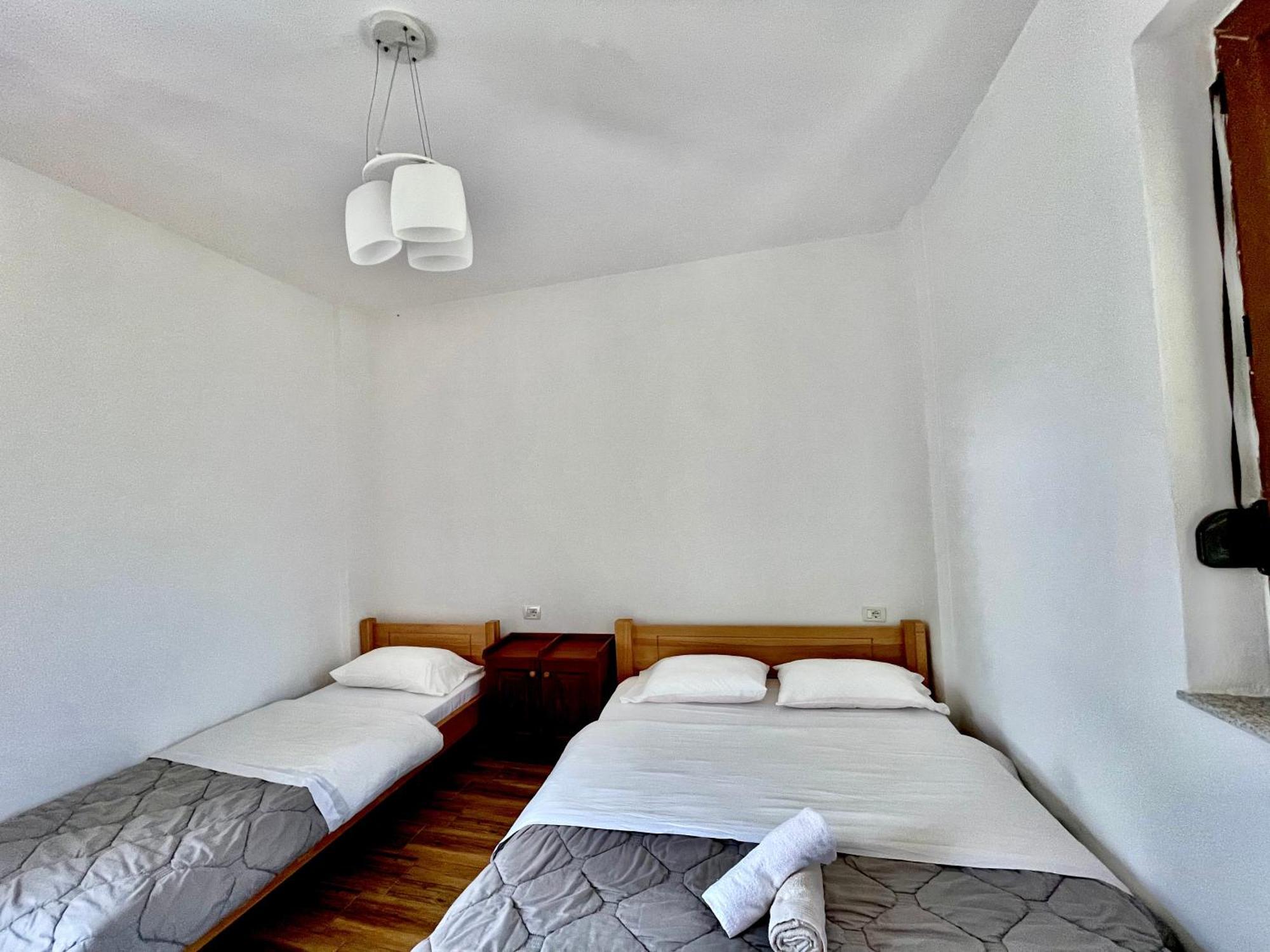 Lazer Cardaku guest house Valbone Extérieur photo