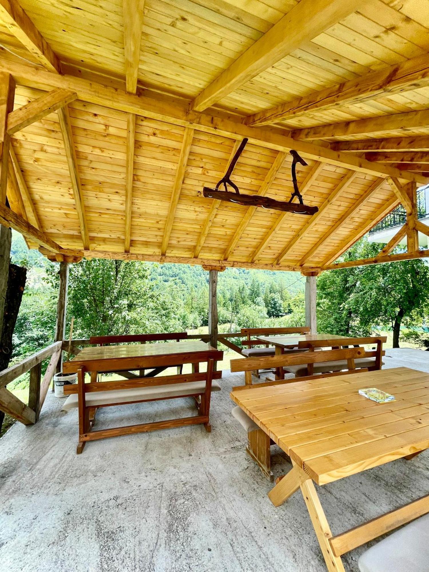 Lazer Cardaku guest house Valbone Extérieur photo