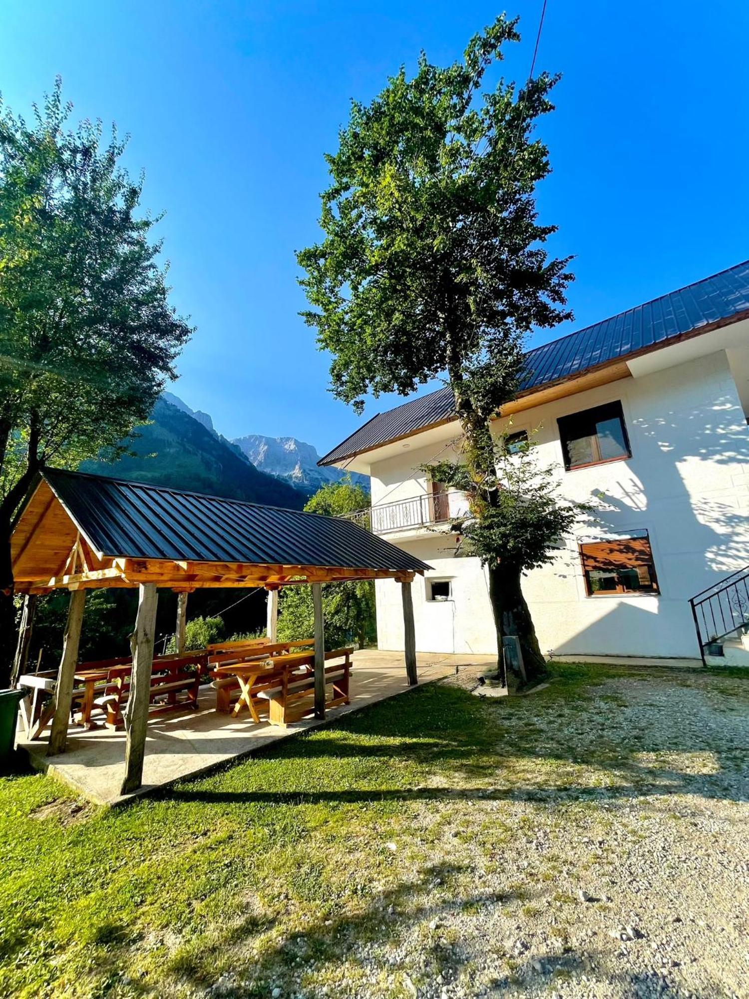 Lazer Cardaku guest house Valbone Extérieur photo